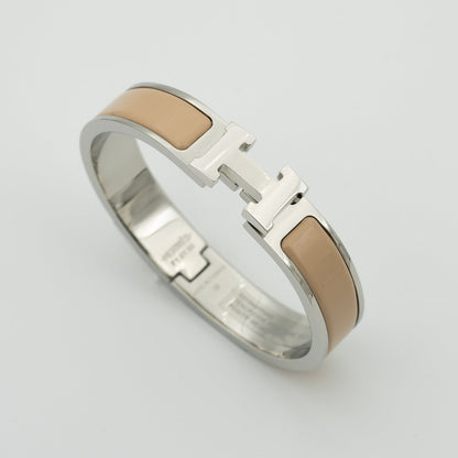 {"[Love Lucky]H GREY BRACELET"}