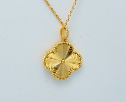 {
"Love Lucky": "Love Lucky",
"CLOVER 25MM PEDANT NECKLACE GOLD": "COLLAR CON COLGANTE DE TRÉBOL DE 25 MM DORADO"
}