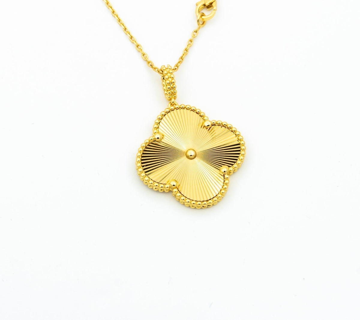 {
"Love Lucky": "Love Lucky",
"CLOVER 25MM PEDANT NECKLACE GOLD": "COLLAR CON COLGANTE DE TRÉBOL DE 25 MM DORADO"
}