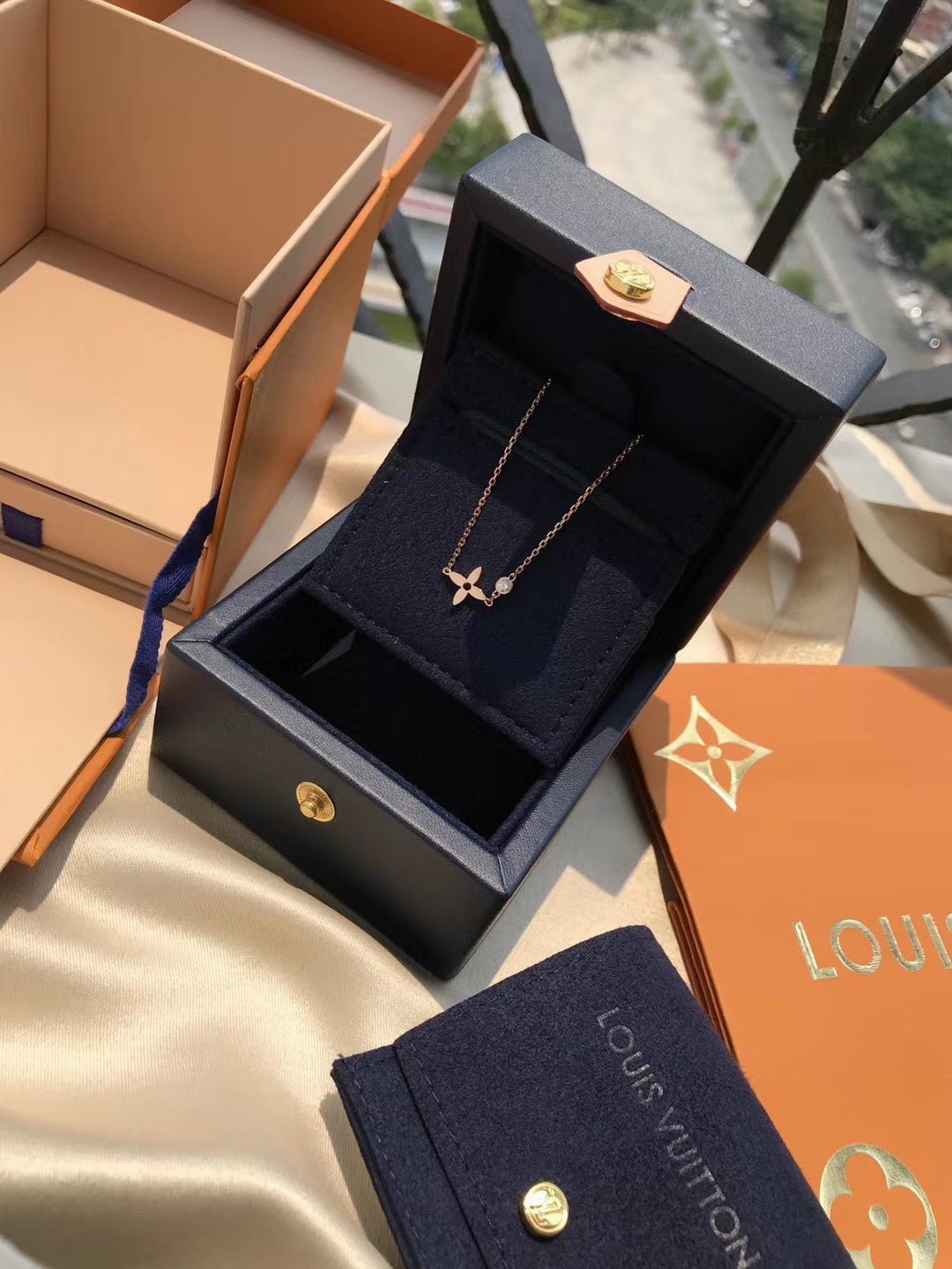[Love Lucky]COLGANTE BLOSSOM EN ORO ROSA Y DIAMANTE