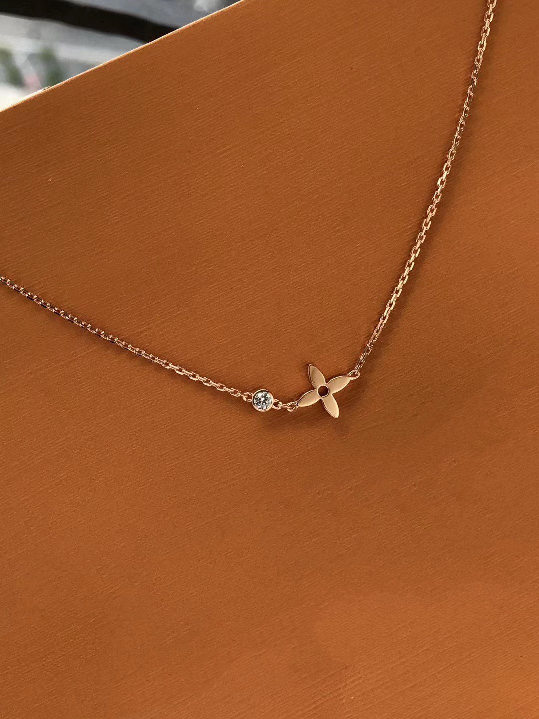 [Love Lucky]COLGANTE BLOSSOM EN ORO ROSA Y DIAMANTE