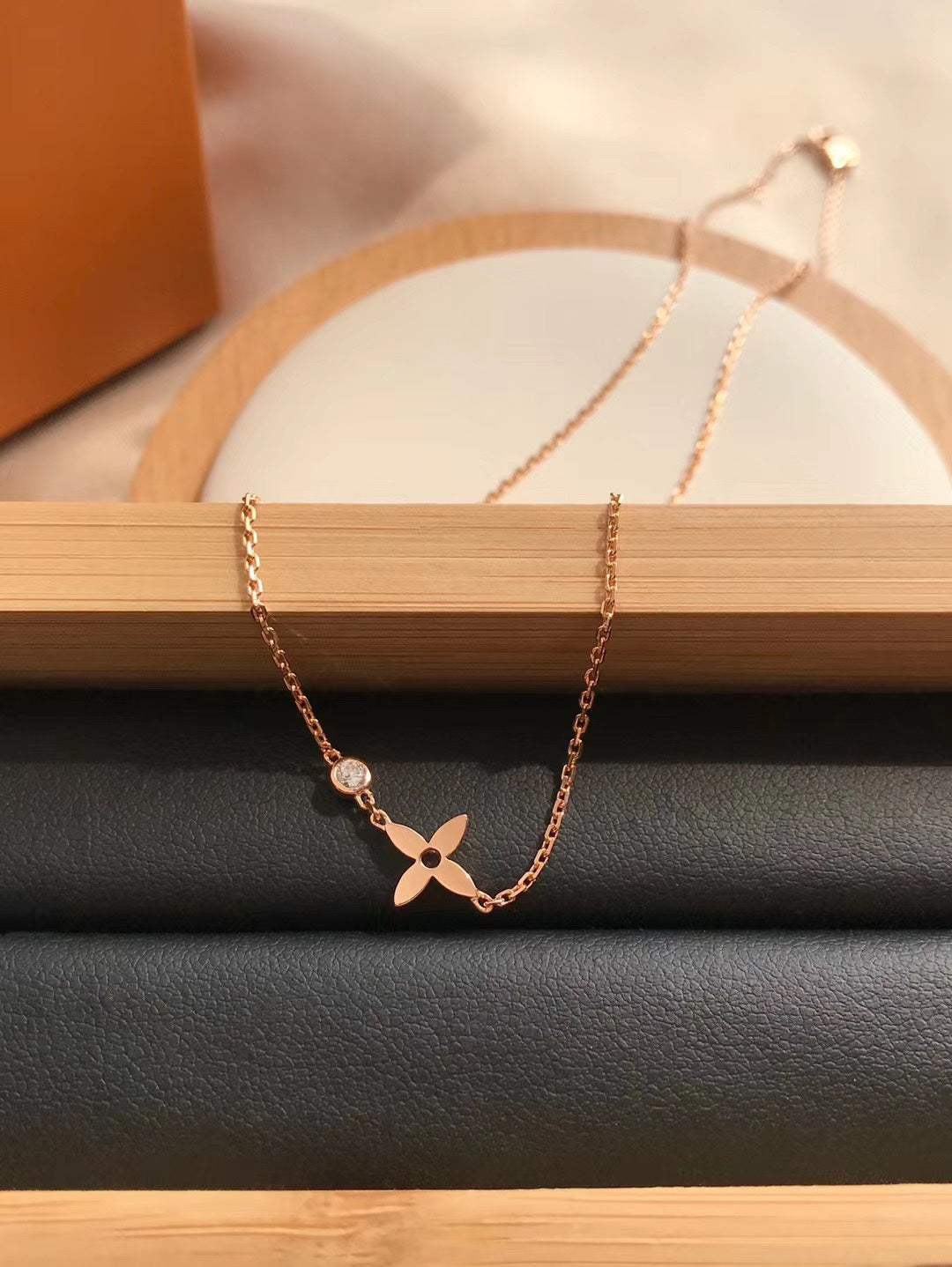 [Love Lucky]COLGANTE BLOSSOM EN ORO ROSA Y DIAMANTE
