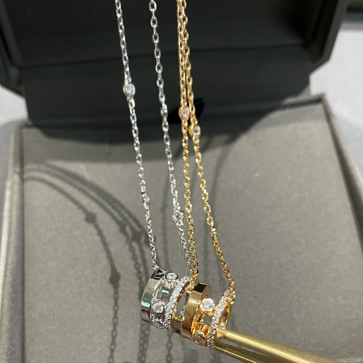 [Love Lucky] COLLAR CON COLGANTE CHAIN MOVE ROMANE
