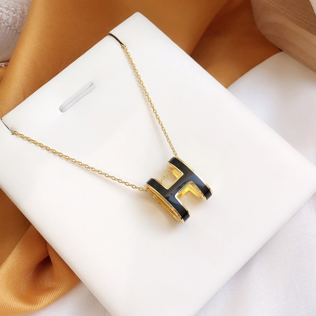[Love Lucky]COLLIER HM CLIC ÉMAIL NOIR DORÉ