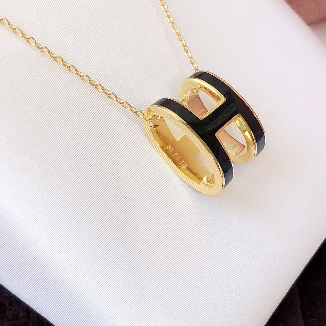 [Love Lucky]COLLIER HM CLIC ÉMAIL NOIR DORÉ