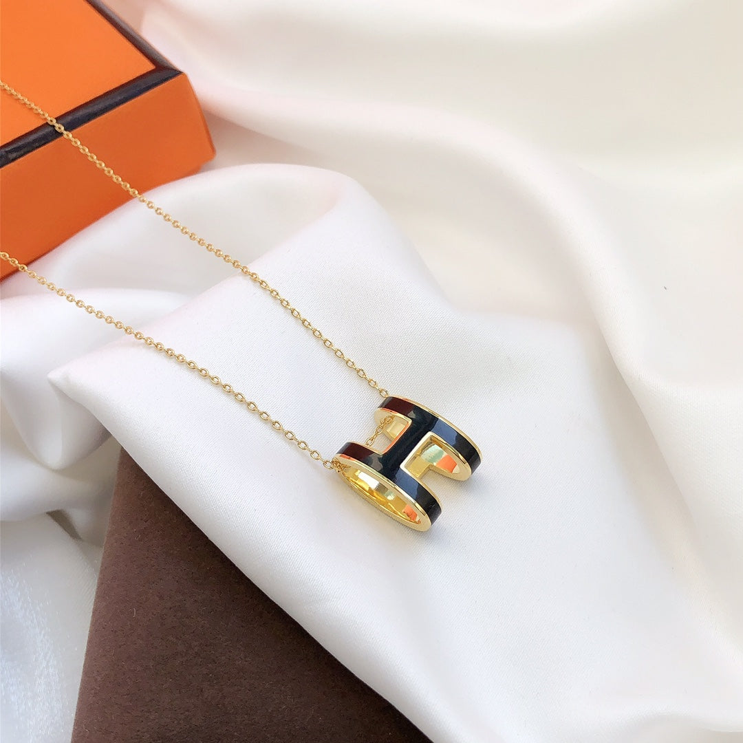 [Love Lucky]COLLIER HM CLIC ÉMAIL NOIR DORÉ
