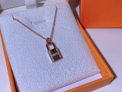 [Love Lucky]COLLIER À FERMOIR NICHE AVANCÉ HM AVEC DIAMANTS
