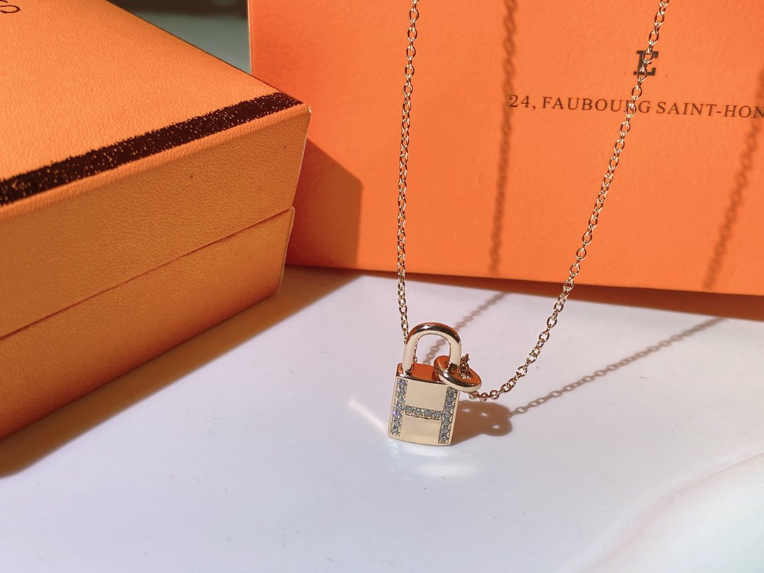 [Love Lucky]COLLIER À FERMOIR NICHE AVANCÉ HM AVEC DIAMANTS