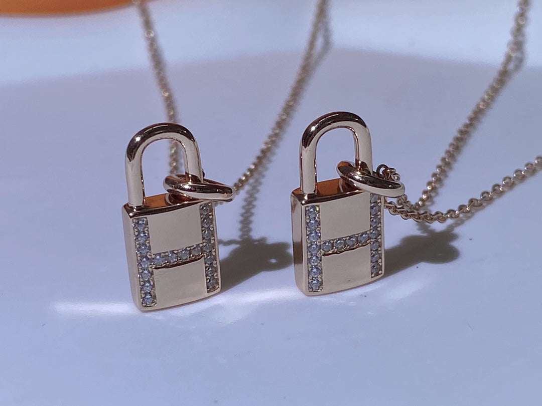 [Love Lucky]COLLIER À FERMOIR NICHE AVANCÉ HM AVEC DIAMANTS