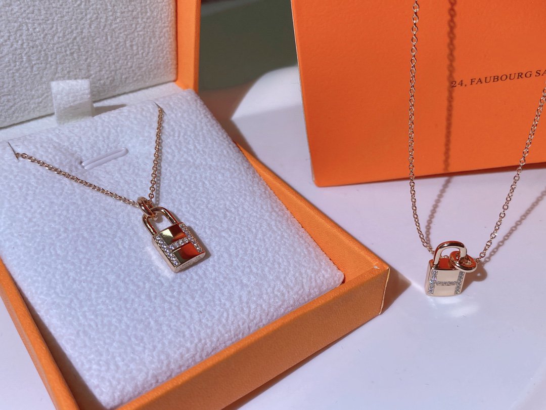 [Love Lucky]COLLIER À FERMOIR NICHE AVANCÉ HM AVEC DIAMANTS
