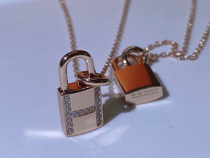 [Love Lucky]COLLIER À FERMOIR NICHE AVANCÉ HM AVEC DIAMANTS