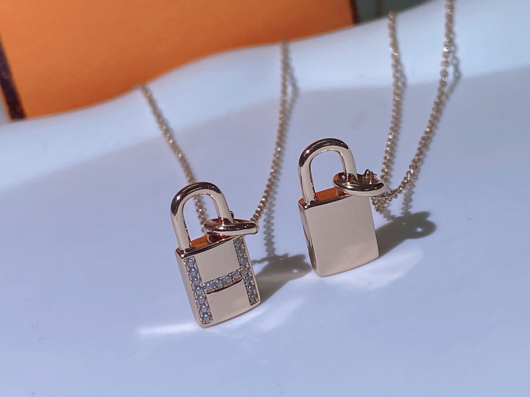 [Love Lucky]COLLIER À FERMOIR NICHE AVANCÉ HM AVEC DIAMANTS