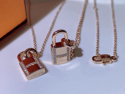 [Love Lucky]COLLIER À FERMOIR NICHE AVANCÉ HM AVEC DIAMANTS