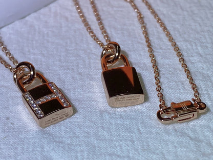 [Love Lucky]COLLIER À FERMOIR NICHE AVANCÉ HM AVEC DIAMANTS