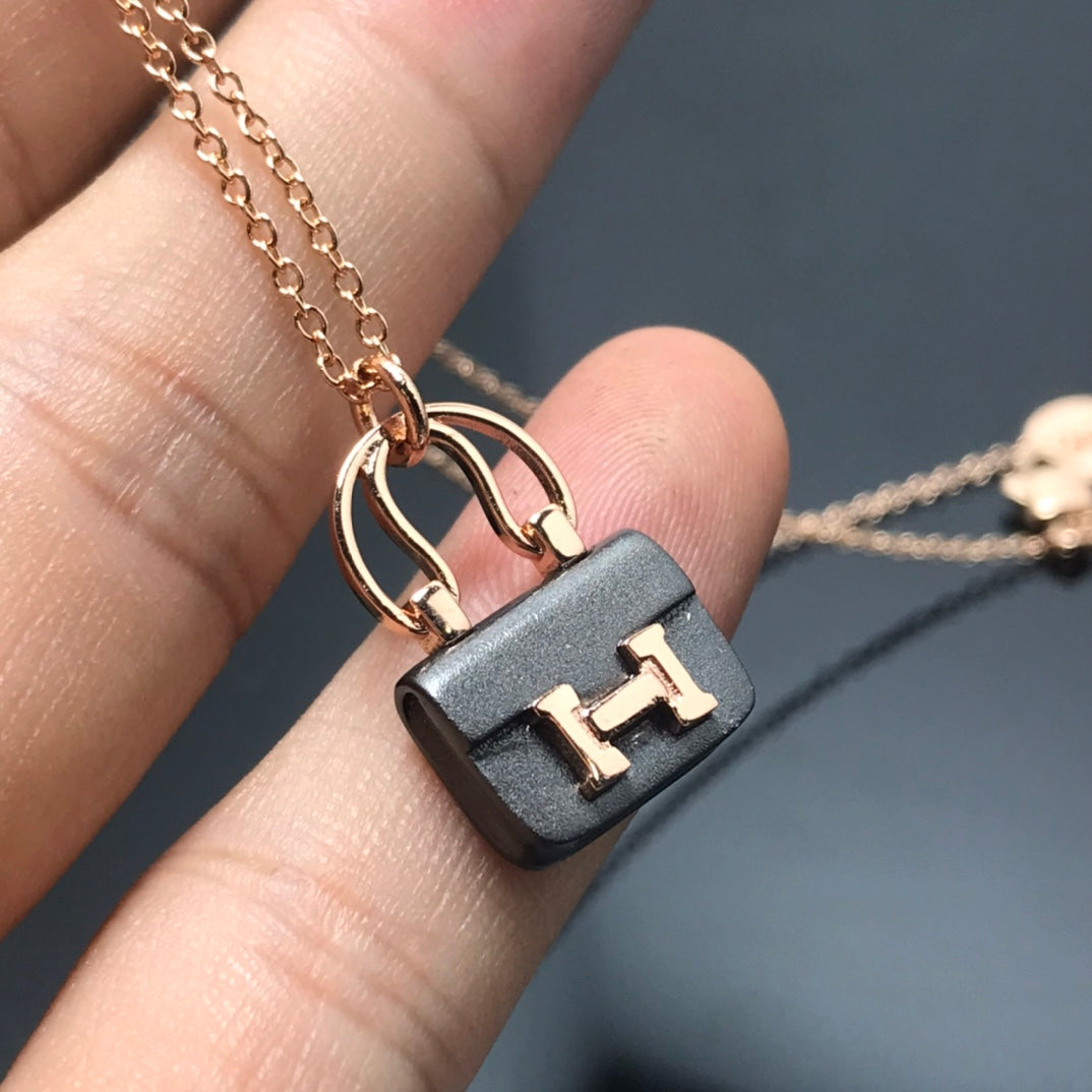 [Love Lucky]WOMEN'S HM AMULETTES CONSTANCE PENDANT NECKLACE