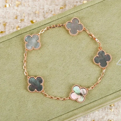 [Love Lucky] CLOVER 5 MOTIF GRAY MOP BRACELET COLLECTION