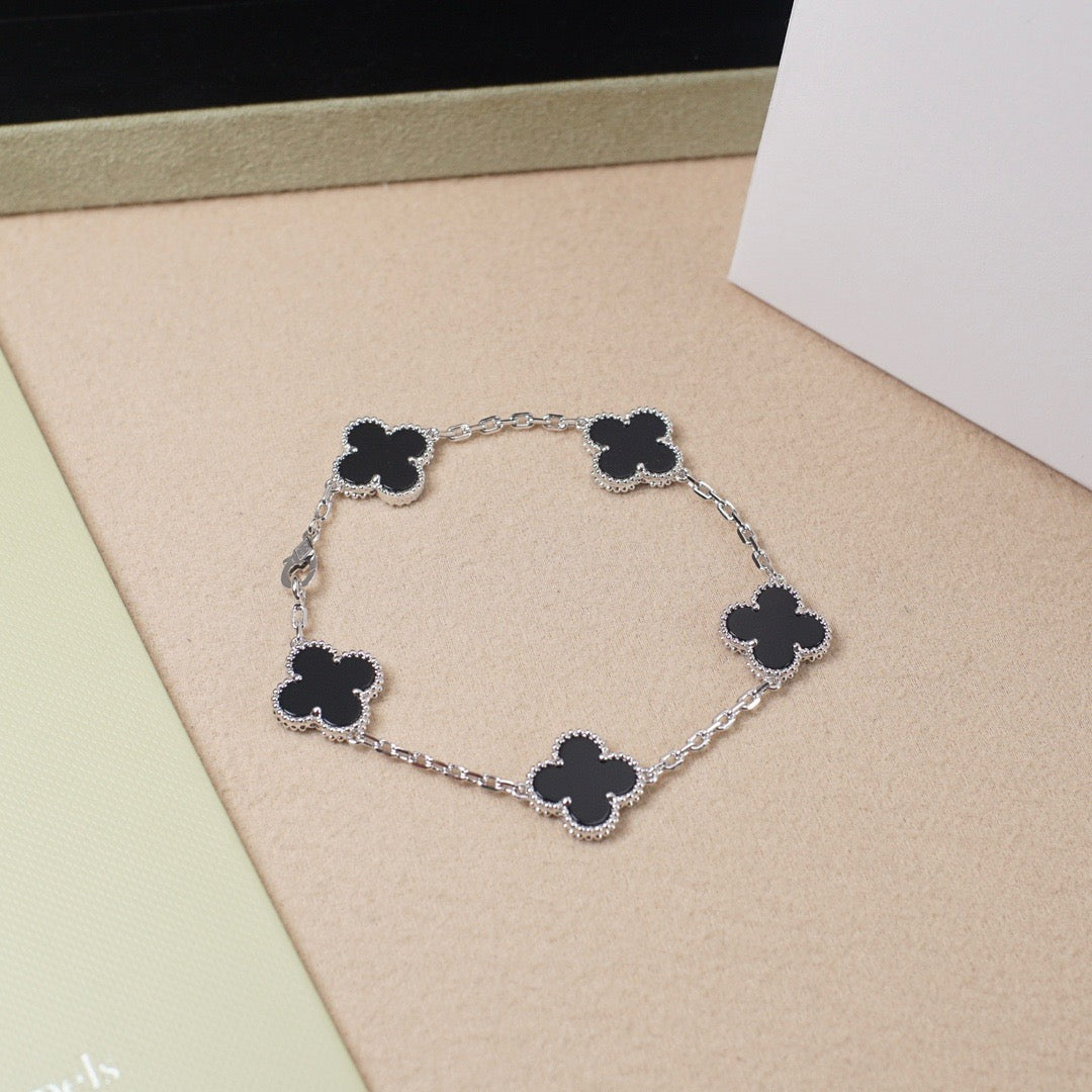 [Love Lucky] CLOVER 5 MOTIF ONYXS BRACELET COLLECTION