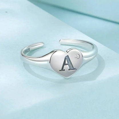 Offener Ring mit graviertem Anfangsbuchstaben A, herzförmig, verstellbar, stapelbar