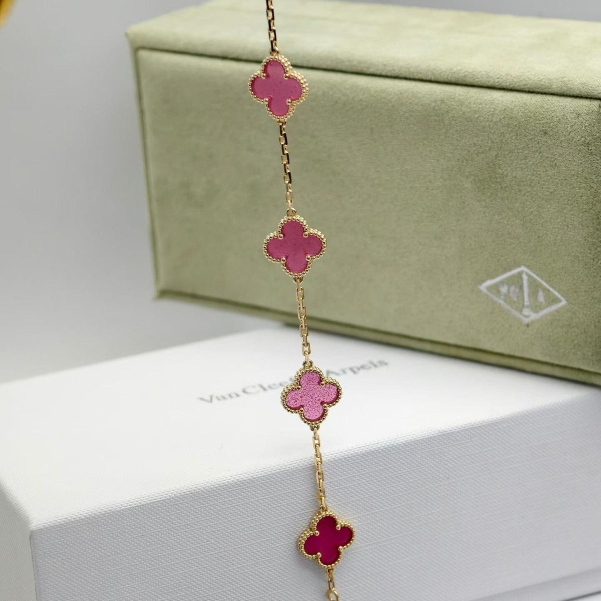 [Love Lucky]NEW CLOVER 5 MOTIFS PINK ENAMEL BRACELET