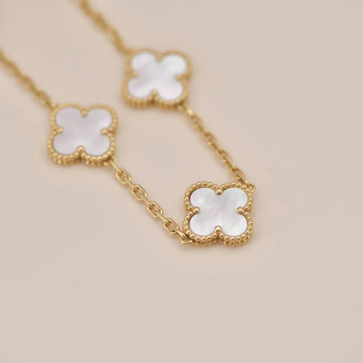 [Love Lucky]CLOVER WHITE PEARL MOP 5 MOTIF BRACELET COLLECTION