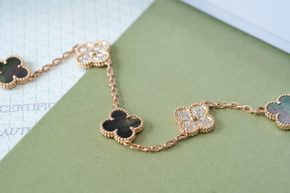 [Love Lucky] CLOVER 5 MOTIF GRAY MOP BRACELET COLLECTION
