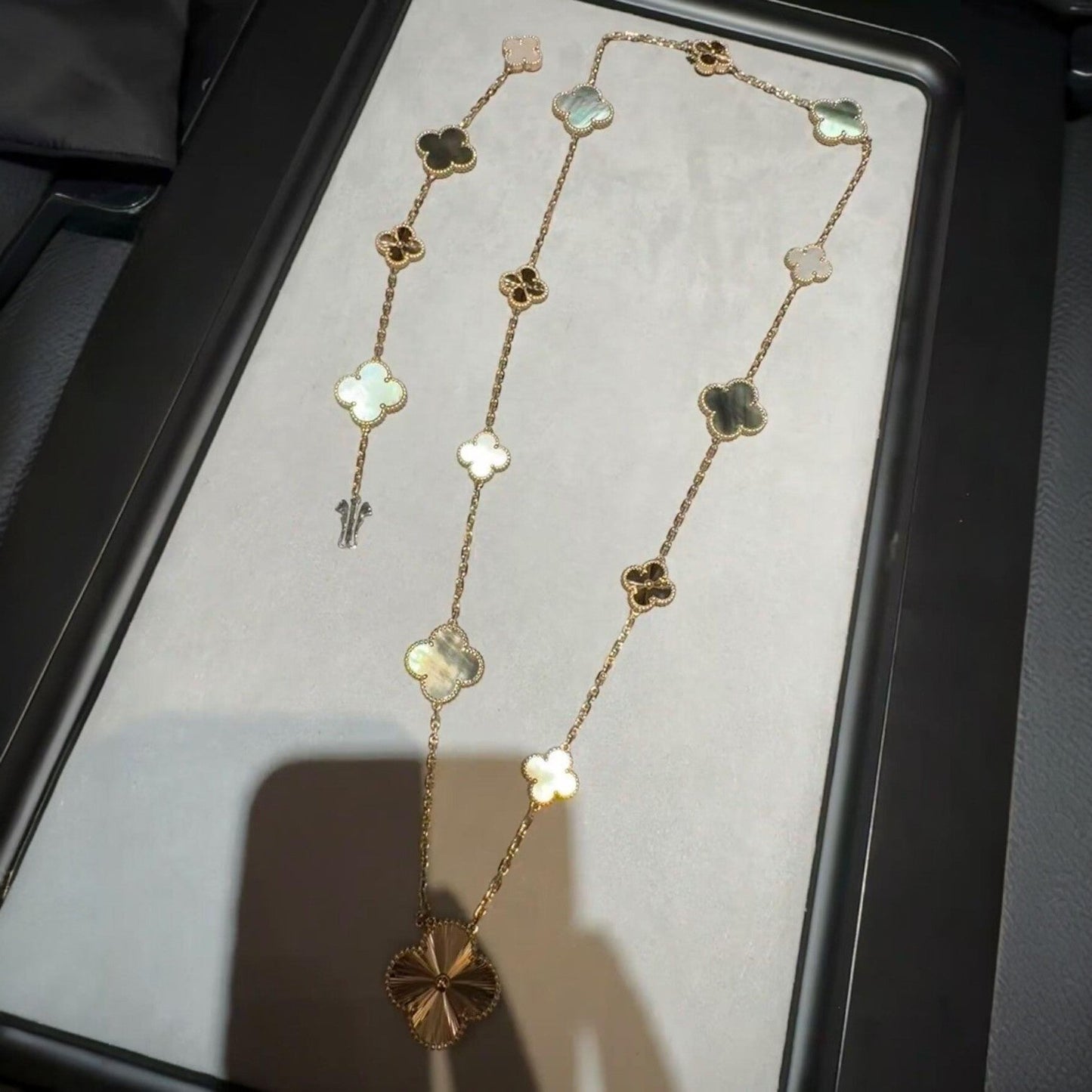 [Love Lucky] Abnehmbares Kleeblatt-Set mit 15 (11+4) Blüten in Roségold