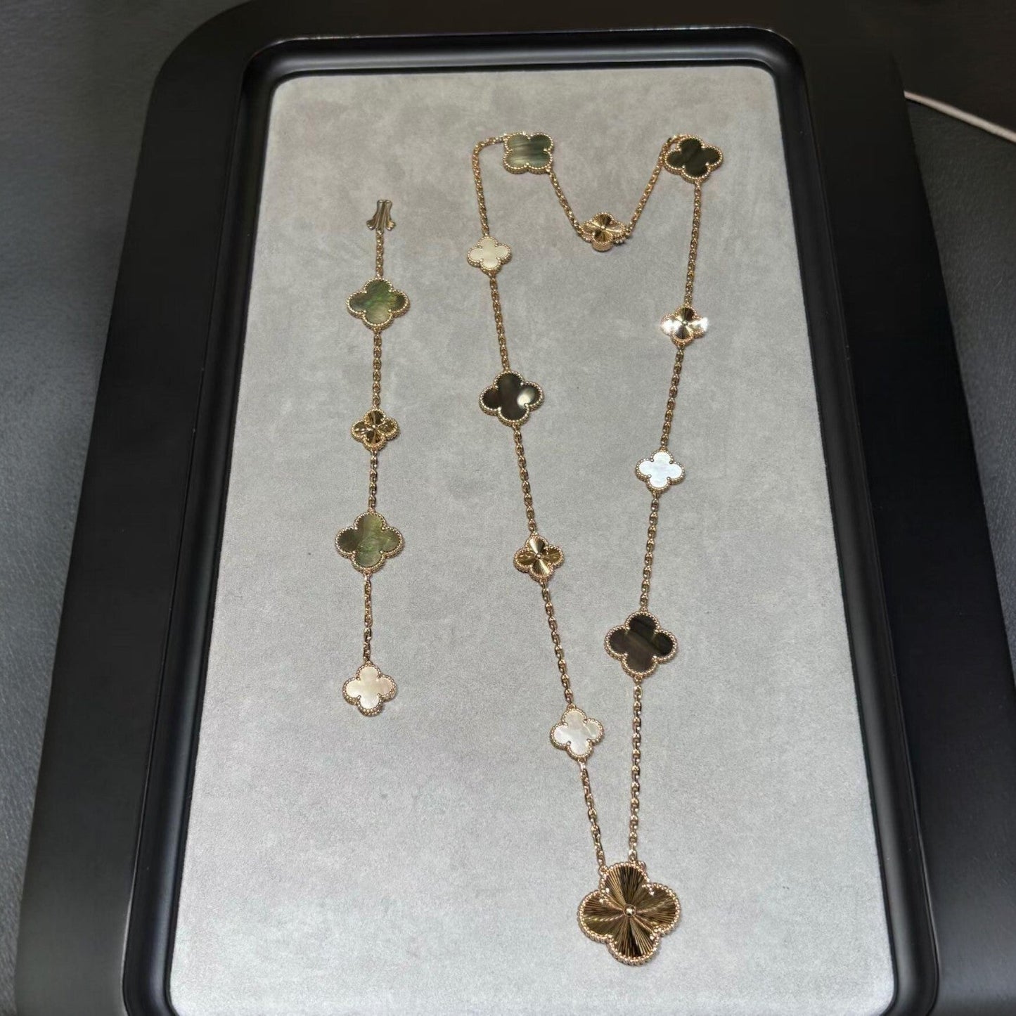 [Love Lucky] Abnehmbares Kleeblatt-Set mit 15 (11+4) Blüten in Roségold