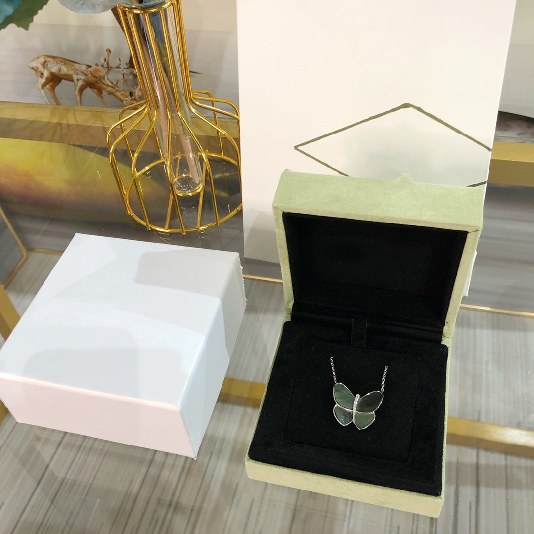 [Love Lucky] COLLANA CON PENDENTE A FARFALLA GRANDE IN ARGENTO E DIAMANTI