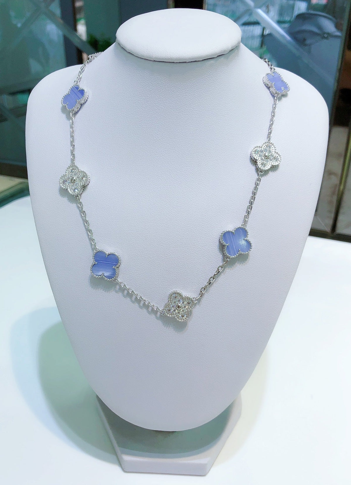 [Love Lucky] COLLIER 10 MOTIFS TRÈFLE EN CALCÉDOINE, DIAMANTS ET ARGENT