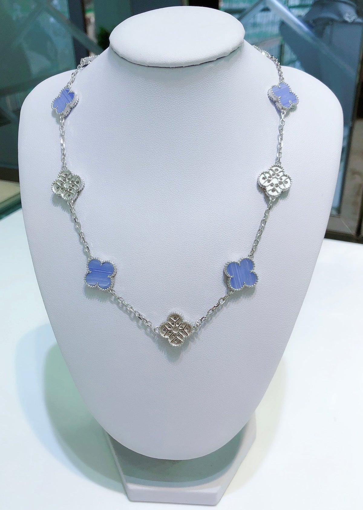 [Love Lucky] COLLIER 10 MOTIFS TRÈFLE EN CALCÉDOINE, DIAMANTS ET ARGENT