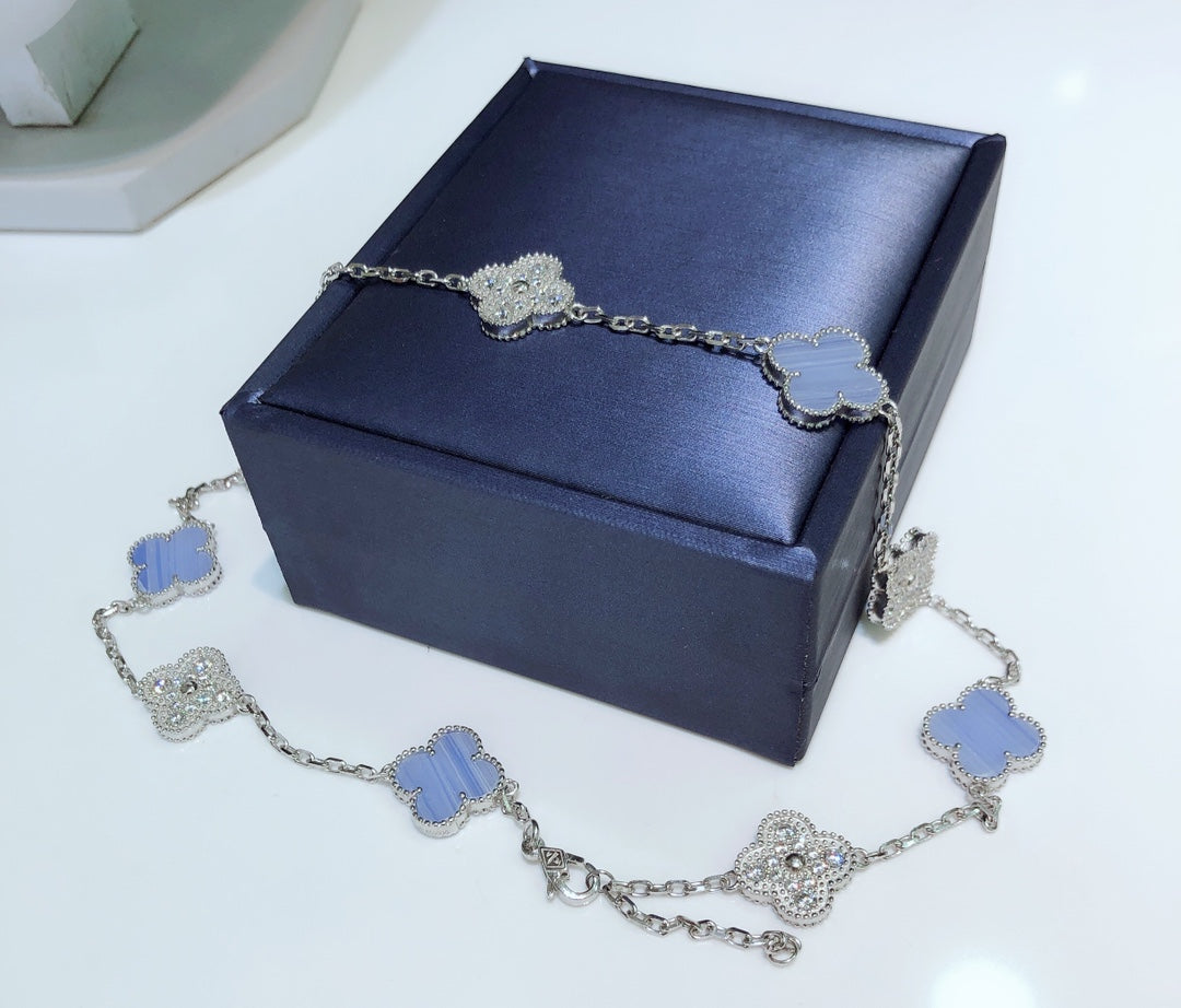 [Love Lucky] COLLIER 10 MOTIFS TRÈFLE EN CALCÉDOINE, DIAMANTS ET ARGENT