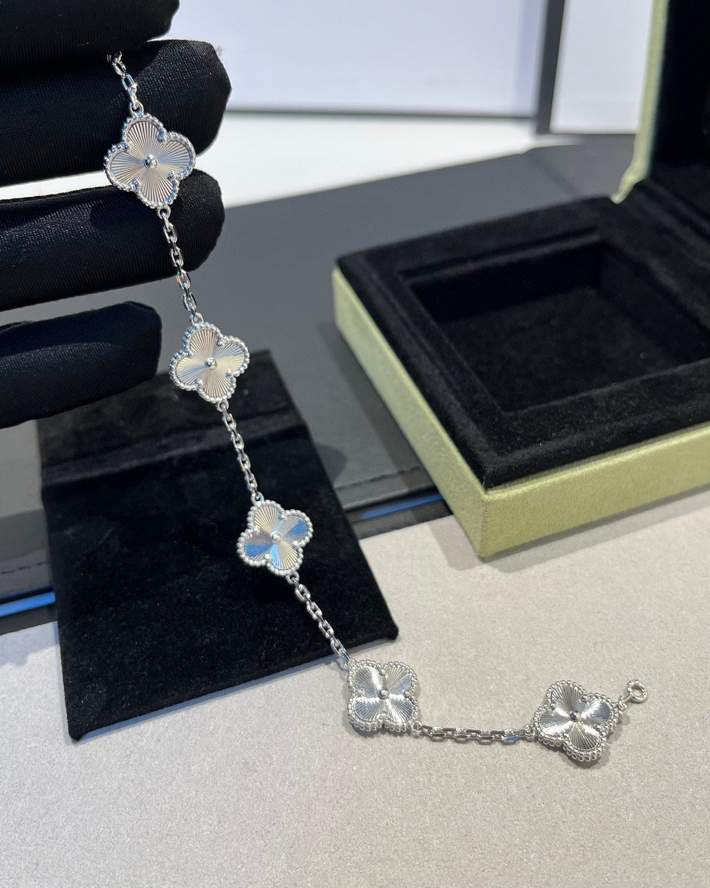 [Love Lucky] CLOVER 5 MOTIF LASER BRACELET COLLECTION