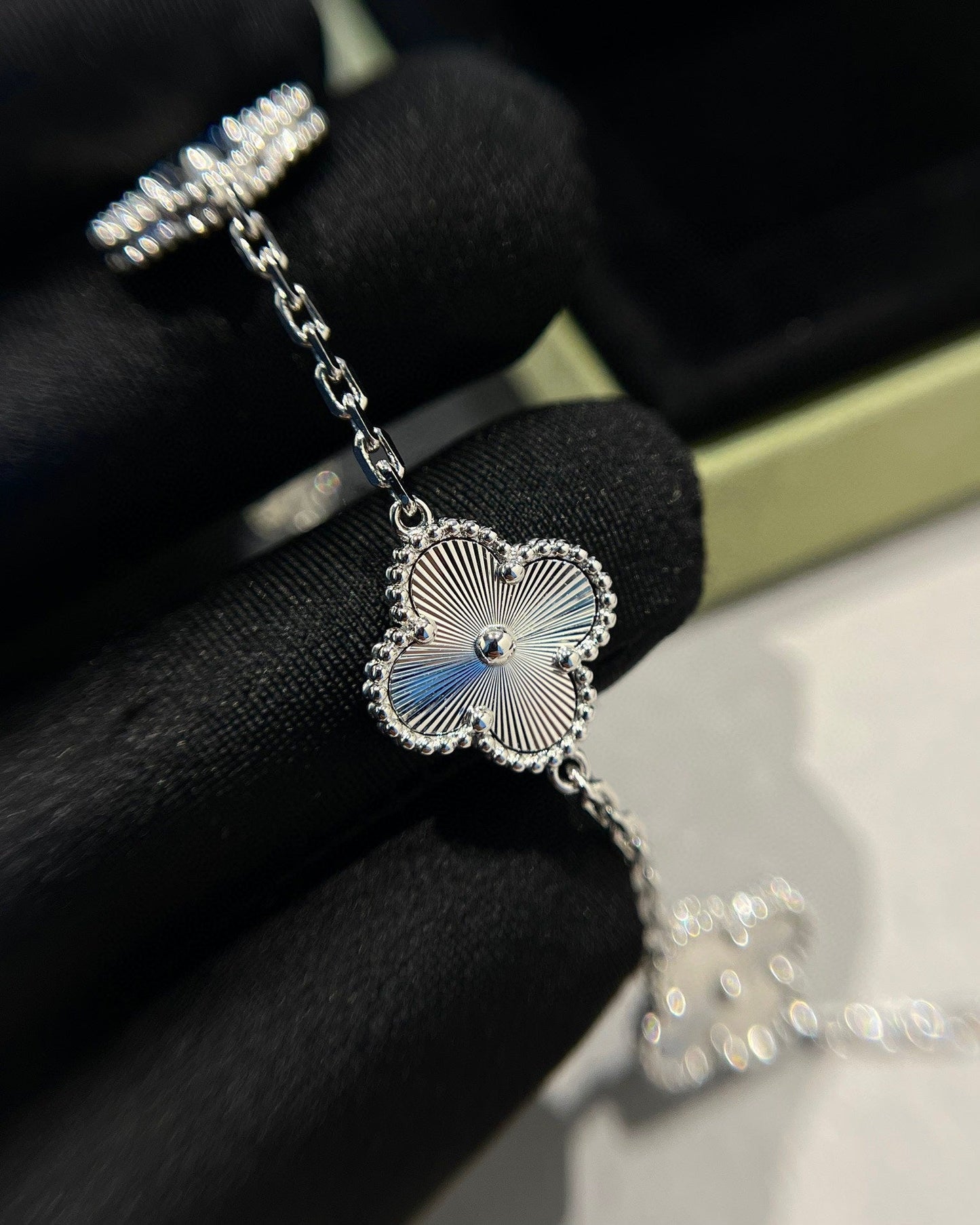 [Love Lucky] CLOVER 5 MOTIF LASER BRACELET COLLECTION