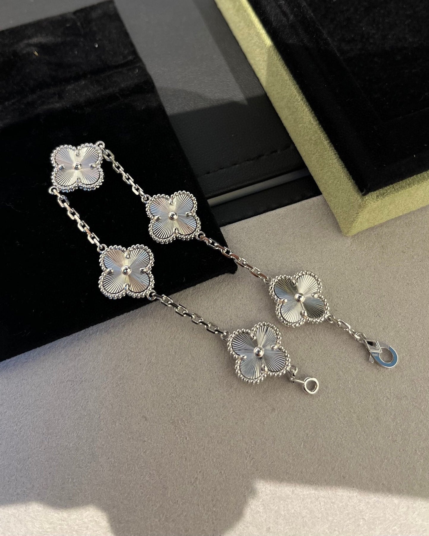 [Love Lucky] CLOVER 5 MOTIF LASER BRACELET COLLECTION